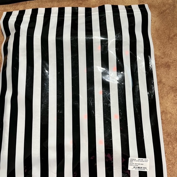 LELE SADOUGHI NWT AUTHENTIC HEATHER GREY HEART-STUDDED SOFT FACE MASK - Picture 4 of 5